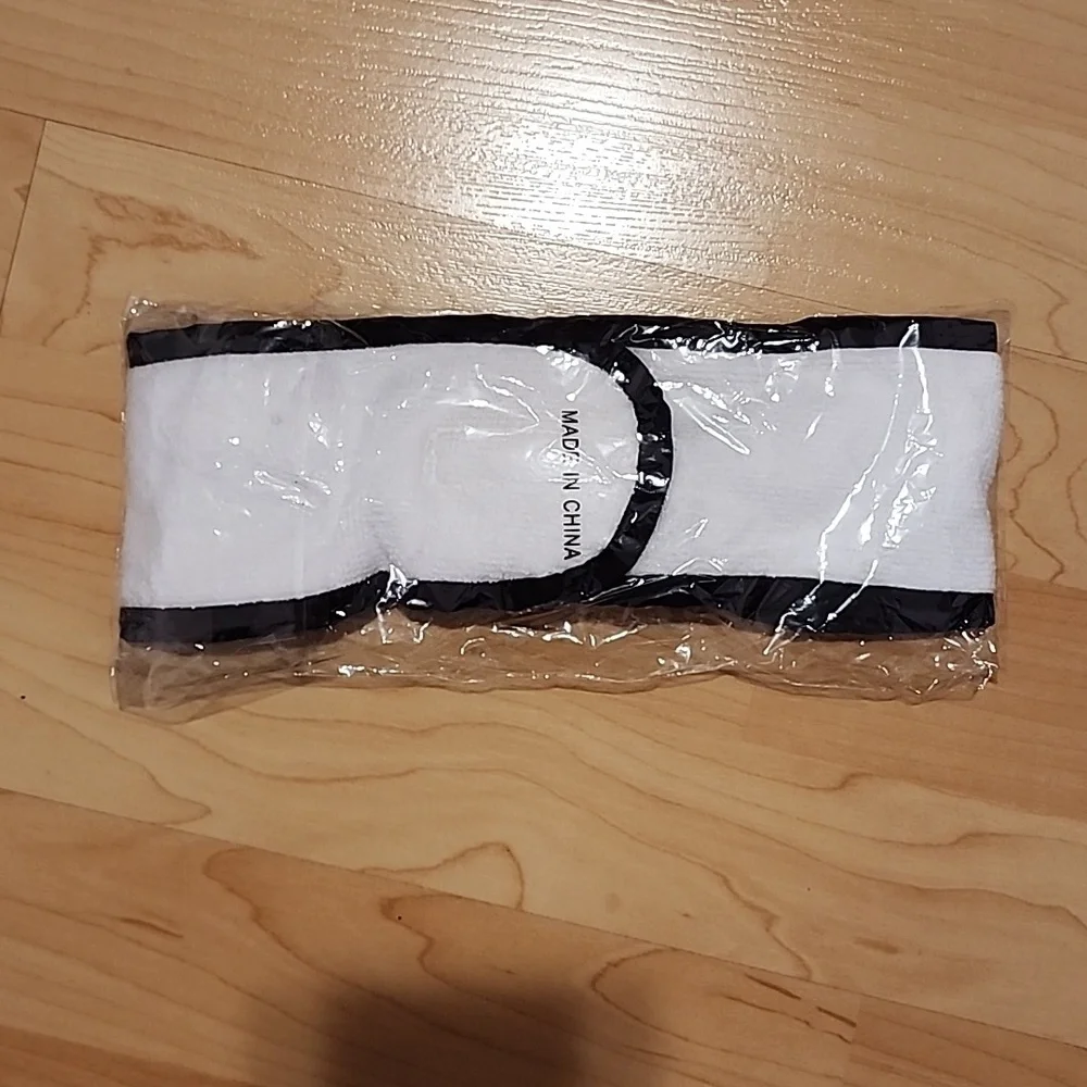 Sunday Riley Twist Front with Velro Back Spa Head band - Picture 3 of 3